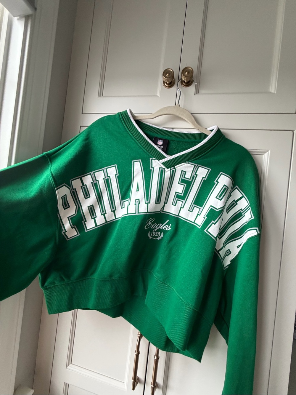 NFL Green Philadelphia Cropped V-Neck Sweatshirt with White Trim